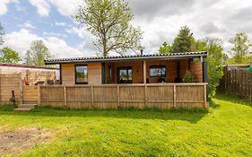 Buiten Huisje aan de Vaart 2